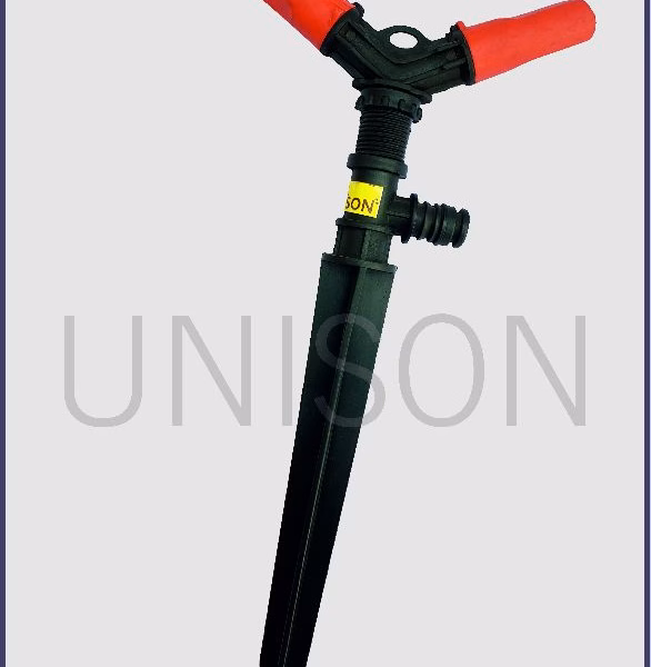 SPIKE SPRINKLER WITH ADJUSTABLE ARMS